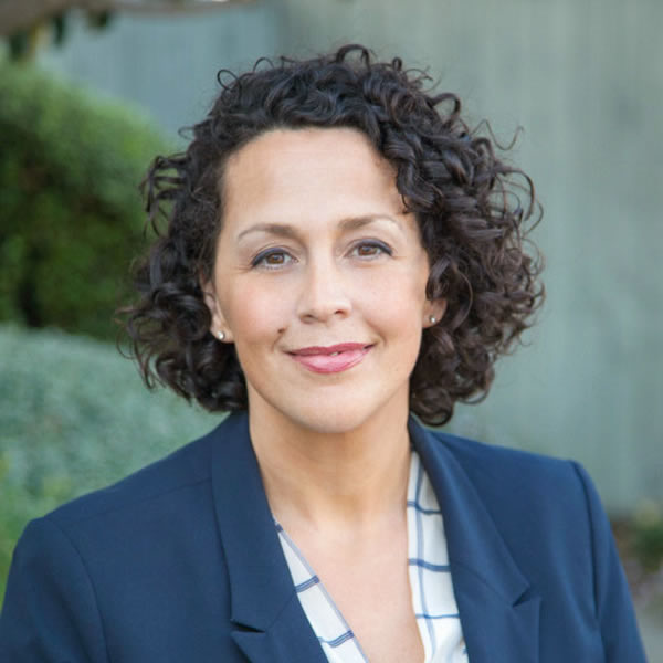 Latino Business Lawyer in California - Pauline Minnie Deixler